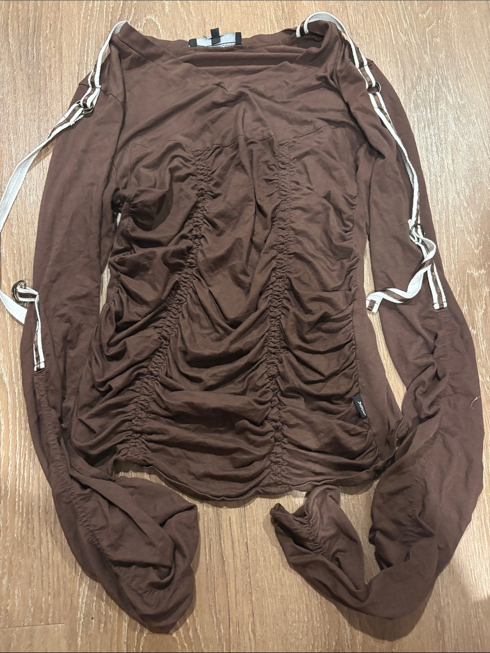 Super cute detailed top!